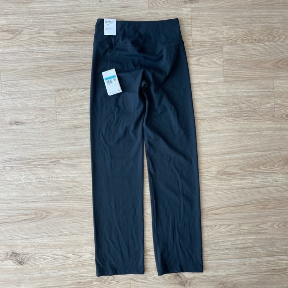 Nike Standard Fit Full Length Leggings - Picture 4 of 4
